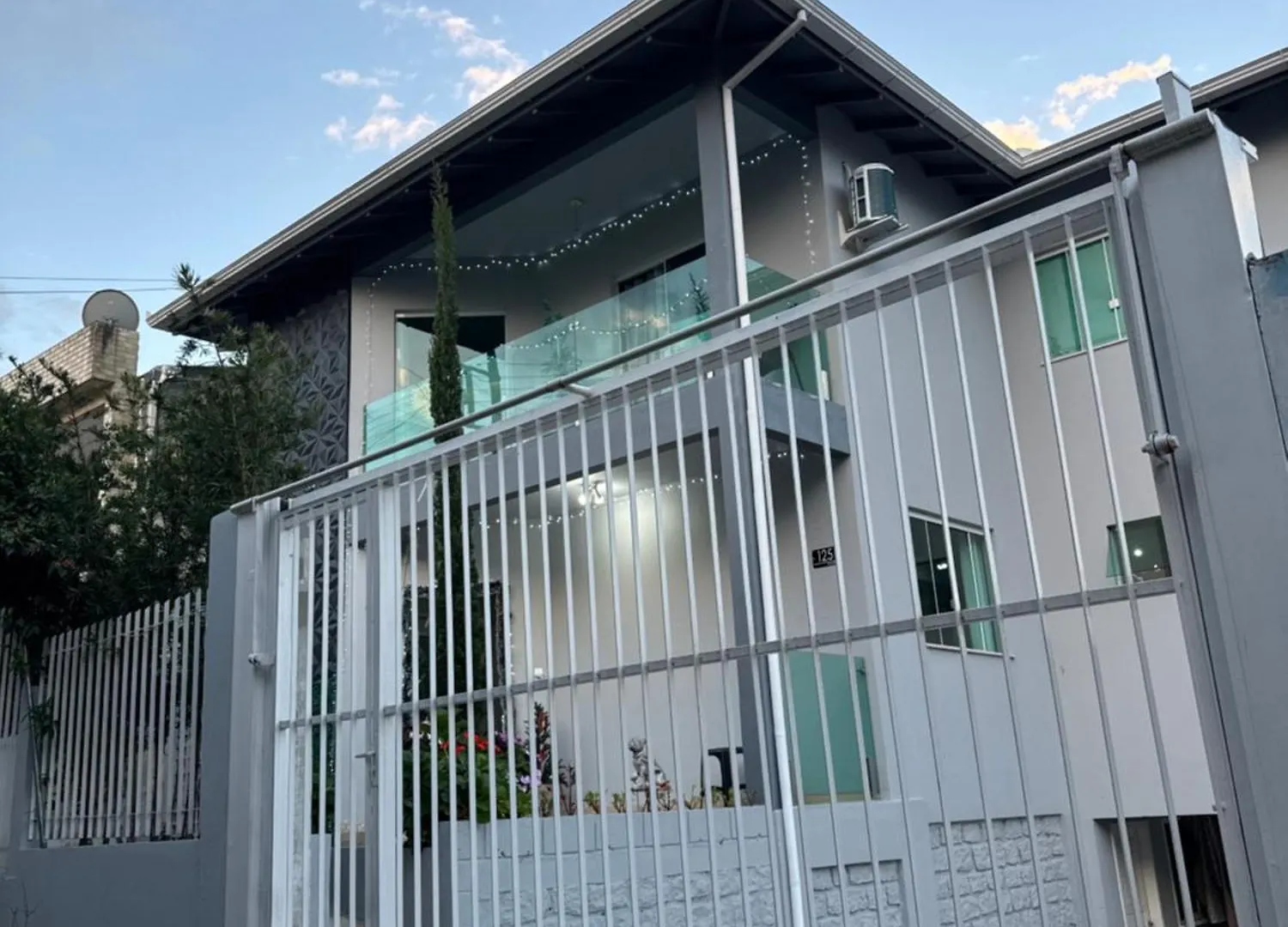 Kwatera prywatna Suite Completa Com Tv, Ar Quente Frio E Sacada Em Casa Com Jardim Florianópolis Brazylia