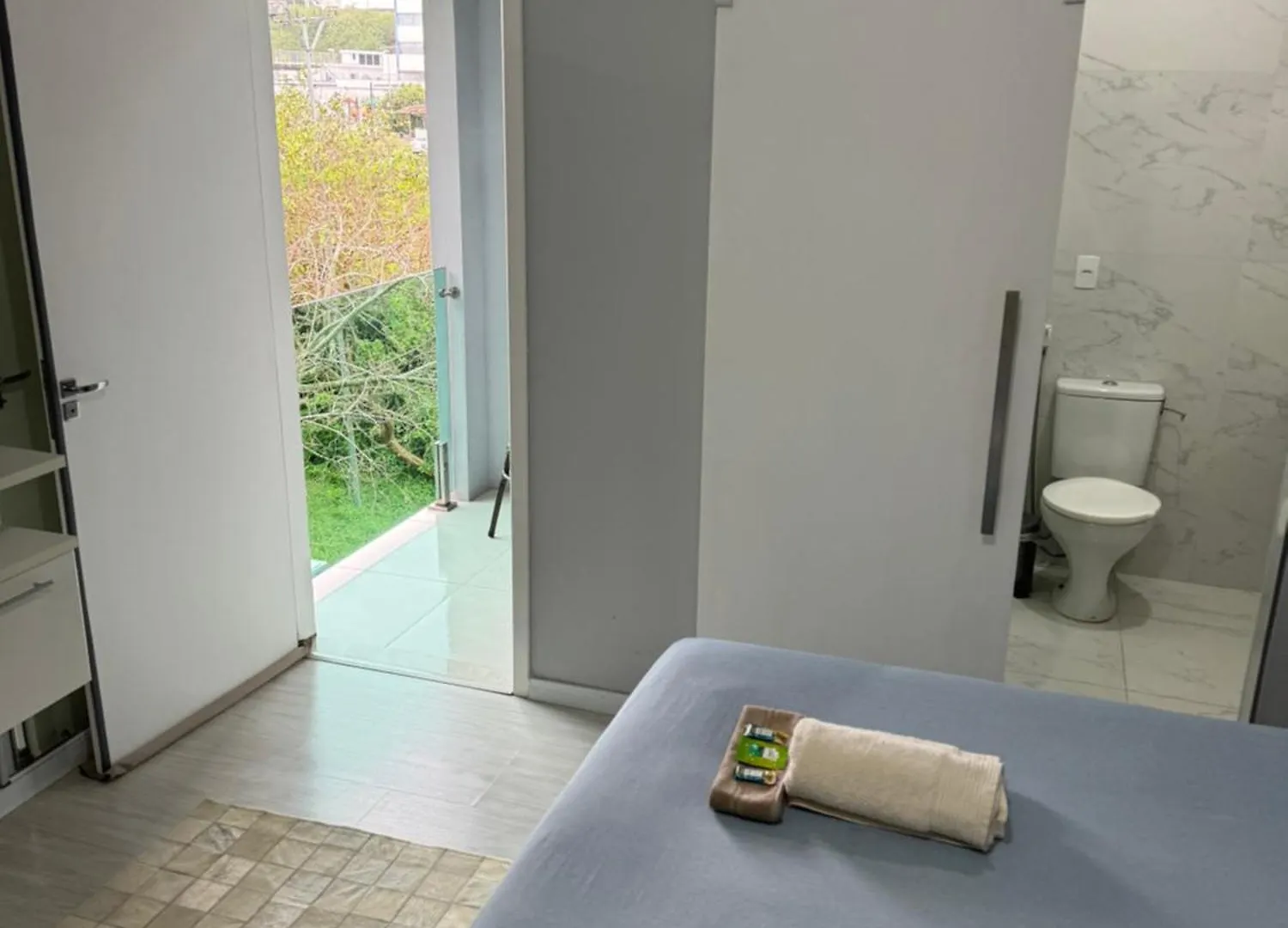 Suite Capoeiras Com Tv, Ar Quente-Frio E Sacada Em Casa Com Jardim 0*, フロリアノポリス